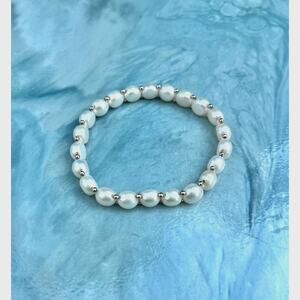 Pre-Owned Simulated Pearl and Silver Tone Bead Stretch Bracelet -  Elegant